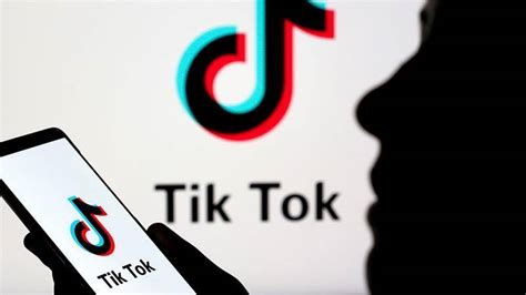 Moda ve Sosyal Medya: İnstagram, TikTok ve Diğer Platformların Moda Dünyasındaki Rolü